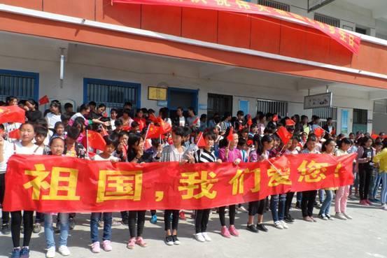 保洁阿姨家里都这样放地毯,地面全年不打扫,依然一尘不染